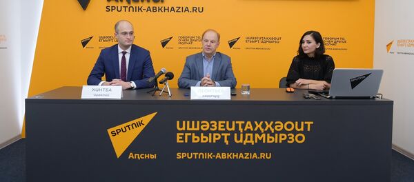 ПК с Авангардом Леонтьевым. ПК с Авангардом Леонтьевым. - Sputnik Абхазия