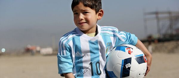 Маленький фанат Месси Маленький фанат Месси - Sputnik Абхазия