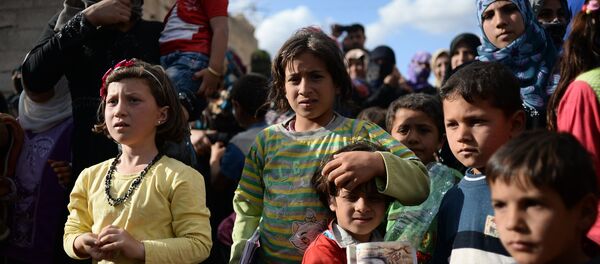 Архивное фото раздачи российской гуманитарной помощи населению Сирии Архивное фото раздачи российской гуманитарной помощи населению Сирии - Sputnik Абхазия