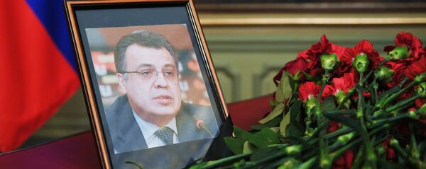 Цветы у портрета посла России в Турции А. Карлова - Sputnik Абхазия