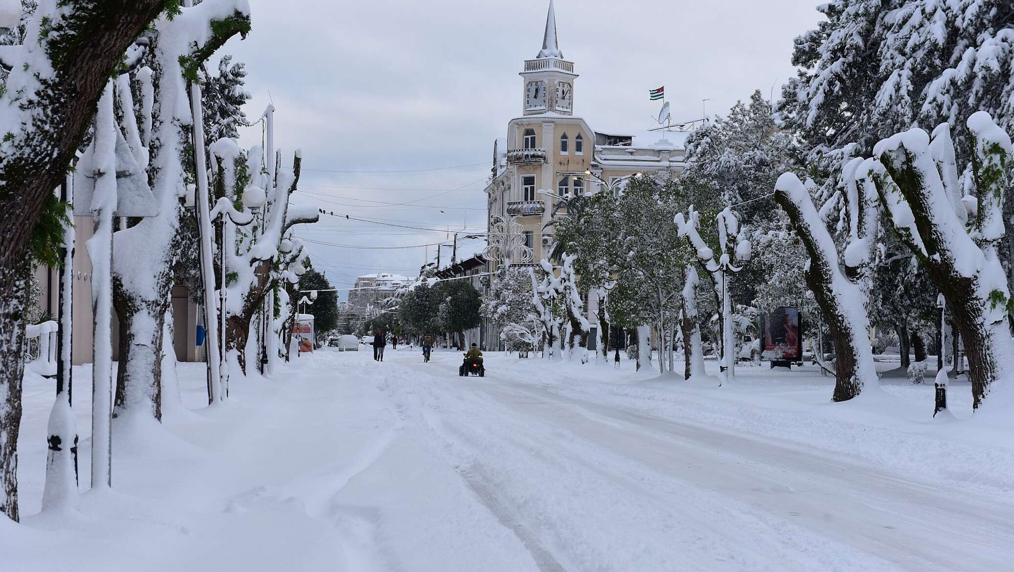 Прогноз на неделю в сухуми. Абхазия зимой Сухуми. Снег в Гудауте. Гудаута Абхазия зимой. Зима d ce[evt.