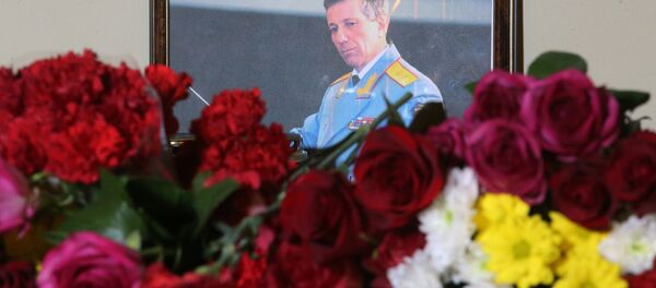 Цветы в память о погибших в крушении самолета Ту-154 Минобороны РФ - Sputnik Абхазия