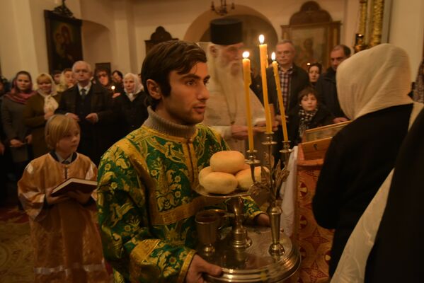 Рождественская служба в соборе Благовещения Пресвятой Богородицы в Сухуме - Sputnik Абхазия