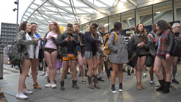 День без штанов – как ежегодный флешмоб прошел в Лондоне и Берлине - Sputnik Абхазия