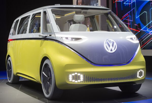 Volkswagen презентовал концепт минивэна I.D. Buzz. Электрическая версия культового Microbus способна проехать на одной зарядке около 600 километров. - Sputnik Абхазия