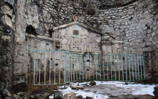 Архивное фото древней стены с сохранившимися фрагментами - Sputnik Абхазия
