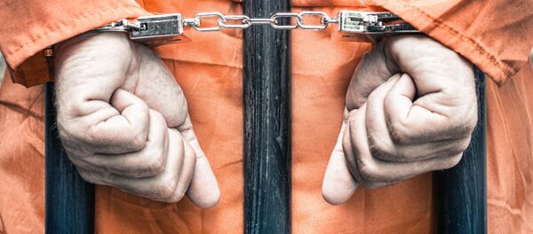 Американский осужденный в наручниках Американский осужденный в наручниках - Sputnik Абхазия