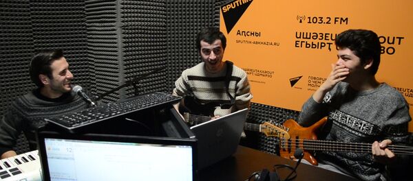 Музыканты Azamat Music Band исполнили знаменитую песню группы The Beatles let it be Музыканты Azamat Music Band исполнили знаменитую песню группы The Beatles let it be - Sputnik Абхазия