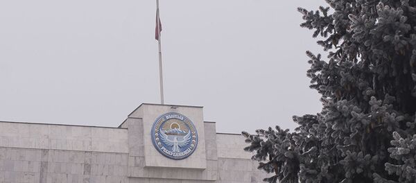 Приспущенный флаг Кыргыстана в день траура Приспущенный флаг Кыргыстана в день траура - Sputnik Абхазия