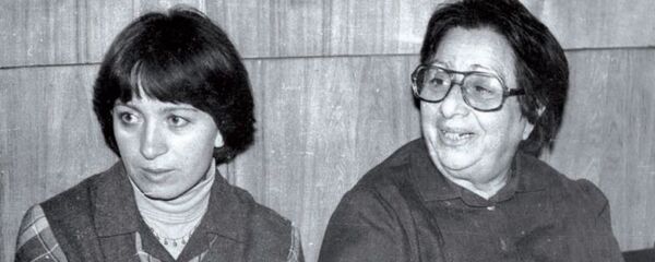 Леля Тванба и Татьяна Гулия в годы работы в доме музее Дмитрия Гулия Леля Тванба и Татьяна Гулия в годы работы в доме музее Дмитрия Гулия - Sputnik Абхазия