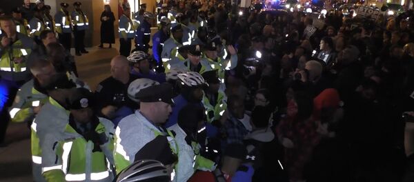 Митинг в Вашингтоне против Трампа Митинг в Вашингтоне против Трампа - Sputnik Абхазия