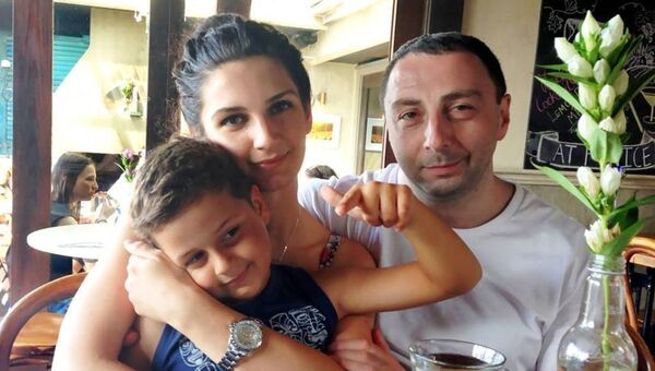 Надир Битиев с семьей - Sputnik Абхазия