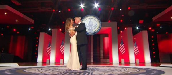 Первый танец 45-го президента США после инагурации Первый танец 45-го президента США после инагурации - Sputnik Абхазия