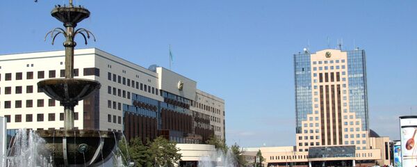 Астана. Здание Президентского дворца (слева) и здание парламента Республики Казахстан - Sputnik Абхазия