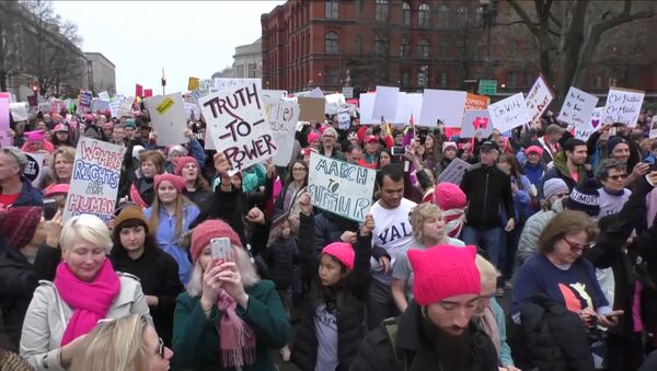 Женские марши против Трампа в Нью-Йорке, Вашингтоне, Лос-Анджелесе и Париже - Sputnik Абхазия