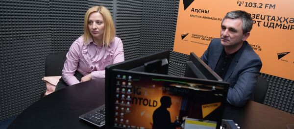 Рауль Лолуа и Кристина Лазба Рауль Лолуа и Кристина Лазба - Sputnik Абхазия