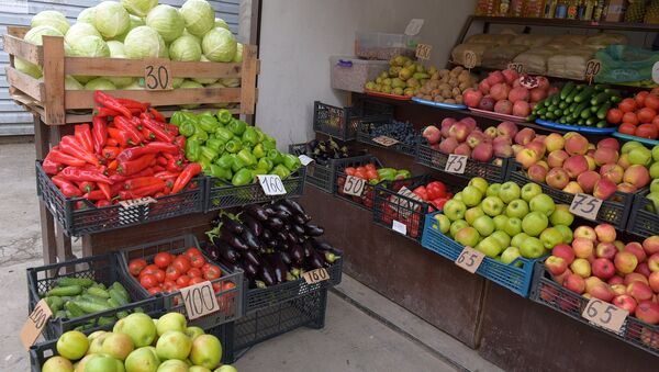 Фрукты и овощи на Сухумском рынке. - Sputnik Абхазия