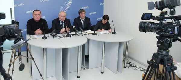 Пресс-конференция и.о. главы Администрации Гагрского Района Заура Бганба Пресс-конференция и.о. главы Администрации Гагрского Района Заура Бганба - Sputnik Абхазия