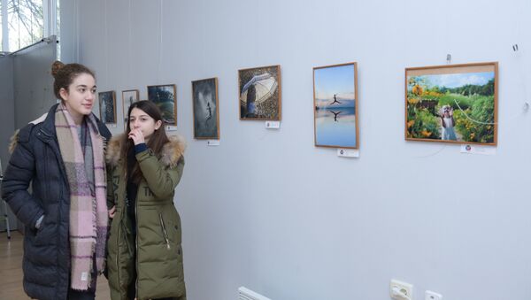 Выставка Есть только миг в доме детского творчества Айнар - Sputnik Абхазия