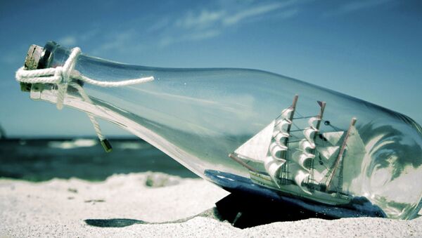Бутылка на пляже - Sputnik Абхазия