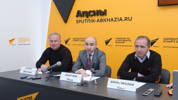 Коммунальщики Сухума рассказали о ходе ликвидации последствий снегопада - Sputnik Абхазия