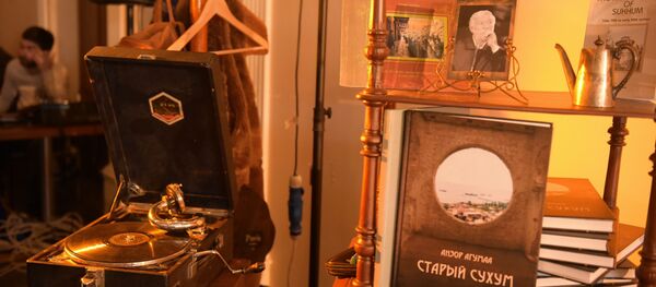 Презентация книги Анзора Агумава - Старый Сухум Презентация книги Анзора Агумава - Старый Сухум - Sputnik Абхазия