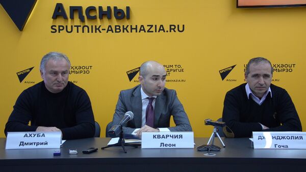 Леон Кварчия рассказал о ликвидации последствий снегопада в Сухуме - Sputnik Абхазия