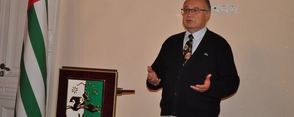 В Посольстве Абхазии по случаю награждения представителей абхазской диаспоры В Посольстве Абхазии по случаю награждения представителей абхазской диаспоры - Sputnik Абхазия