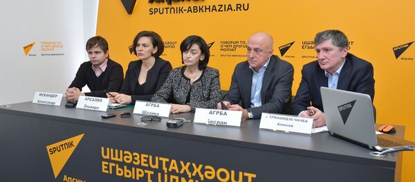 Жәларбжьаратәи акультура Афонд Ауаҩы игыларҭа аартра иазкын аԥшьаша, жәабран 9 рзы имҩаԥгаз апресс-конференциа. Жәларбжьаратәи акультура Афонд Ауаҩы игыларҭа аартра иазкын аԥшьаша, жәабран 9 рзы имҩаԥгаз апресс-конференциа. - Sputnik Аҧсны