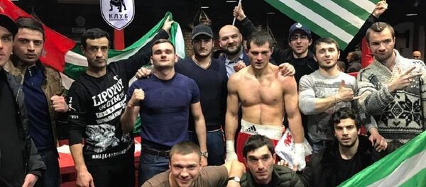 Боксер Батал Чежия выиграл рейтинговый бой среди профессионалов в Краснодаре Боксер Батал Чежия выиграл рейтинговый бой среди профессионалов в Краснодаре - Sputnik Абхазия