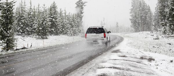 Архивное фото заснеженной дороги - Sputnik Абхазия