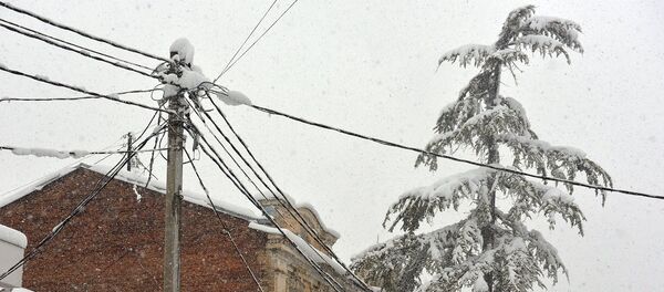Провода в снегу Провода в снегу - Sputnik Абхазия