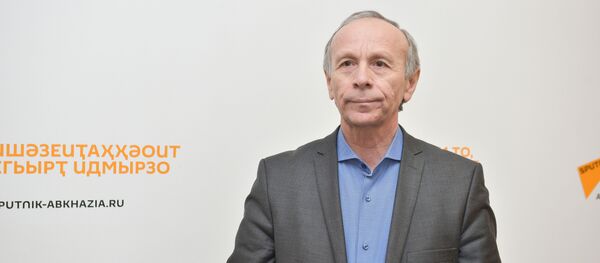 Аԥсны ашәҟәыҩҩцәа Реидгыла аиҳабы Вахтанг Аԥҳазоу Аԥсны ашәҟәыҩҩцәа Реидгыла аиҳабы Вахтанг Аԥҳазоу - Sputnik Аҧсны