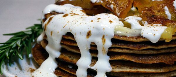 Масленица на Sputnik: гречневые блины с яблоками Масленица на Sputnik: гречневые блины с яблоками - Sputnik Абхазия