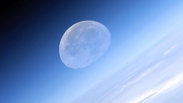 Снятая российским космонавтом фотография Луны - Sputnik Абхазия
