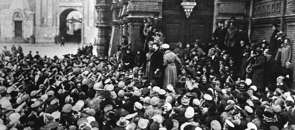 Выступление председателя Моссовета Виктора Павловича Ногина перед собравшимися революционерами у подъезда Императорского Российского Исторического музея им. императора Александра III (ныне Государственный Исторический музей) 15 (28) февраля 1917 года. Центральный музей Революции СССР (ныне Государственный музей современной истории России). Выступление председателя Моссовета Виктора Павловича Ногина перед собравшимися революционерами у подъезда Императорского Российского Исторического музея им. императора Александра III (ныне Государственный Исторический музей) 15 (28) февраля 1917 года. Центральный музей Революции СССР (ныне Государственный музей современной истории России). - Sputnik Абхазия