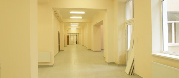 Шесть лет ремонта: директор показала третью школу Сухума после реконструкции Шесть лет ремонта: директор показала третью школу Сухума после реконструкции - Sputnik Абхазия