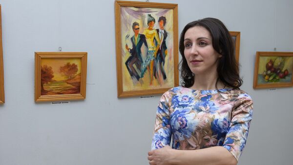 Художница Елена Квеквескири на своей персональной выставке в дома творчества Айнар - Sputnik Абхазия