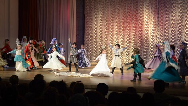 Ансамбль Гагрипш исполнил русские и кавказские народные танцы - Sputnik Абхазия