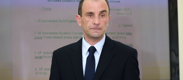 Даур Курмазия на заседании кабмина об исполнении Республиканского бюджета Даур Курмазия на заседании кабмина об исполнении Республиканского бюджета - Sputnik Абхазия