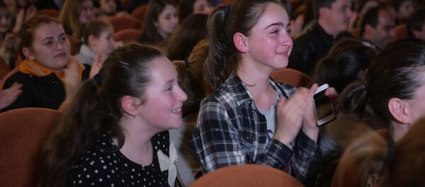 Очамчыра рыдала и аплодировала стоя: как земляки переживали за свою Леру на Ты супер! Очамчыра рыдала и аплодировала стоя: как земляки переживали за свою Леру на Ты супер! - Sputnik Абхазия