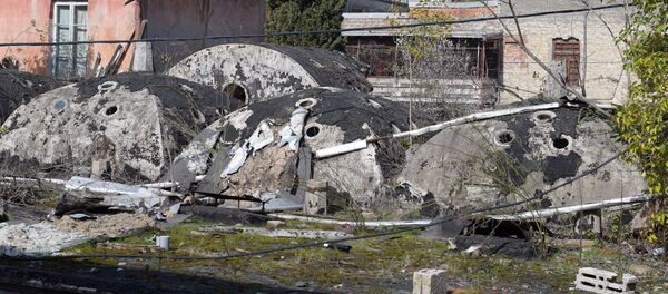 Купол зданий турецких бань «Стамбул», вид окна здания Городского собрания Сухума Купол зданий турецких бань «Стамбул», вид окна здания Городского собрания Сухума - Sputnik Абхазия