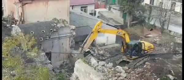 Продолжился снос Стамбула в Сухуме: как уничтожают объекты культурного наследия Продолжился снос Стамбула в Сухуме: как уничтожают объекты культурного наследия - Sputnik Абхазия