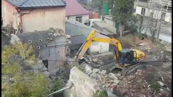 Продолжился снос Стамбула в Сухуме: как уничтожают объекты культурного наследия - Sputnik Абхазия