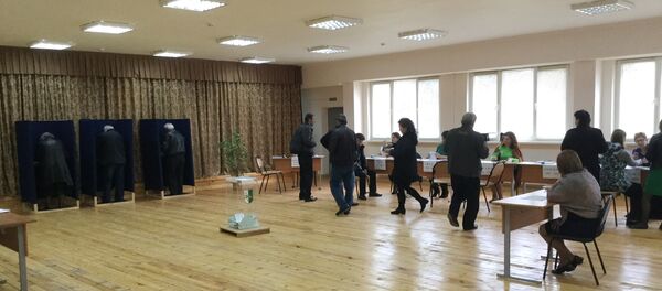 Голосование на избирательном участке Голосование на избирательном участке - Sputnik Абхазия