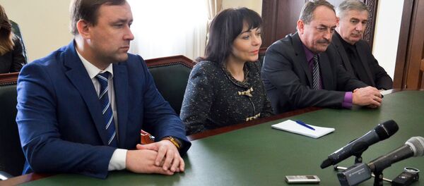 Наблюдатели на парламентских выборах из ПМР на встрече с президентом Раулем Хаджимба Наблюдатели на парламентских выборах из ПМР на встрече с президентом Раулем Хаджимба - Sputnik Абхазия