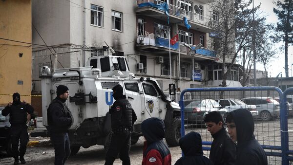 Последствия теракта в городе Чинар в Турции - Sputnik Абхазия
