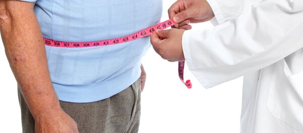 Пациент с большим животом и врач Пациент с большим животом и врач - Sputnik Абхазия