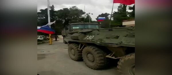 Военные на бронетехнике с флагами РФ в сирийском Африне - Sputnik Абхазия