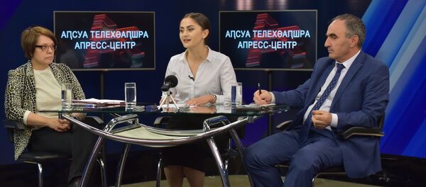 Ҭамаз Гәагьиеи Елена Лабахәуаԥҳаи алхрақәа аҩбатәи ртур атәы иалацәажәеит Ҭамаз Гәагьиеи Елена Лабахәуаԥҳаи алхрақәа аҩбатәи ртур атәы иалацәажәеит - Sputnik Аҧсны